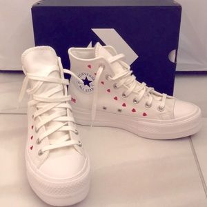 *BRAND NEW* Chuck Taylor All Star Lift Platform Embroidered Hearts ❤️❤️❤️